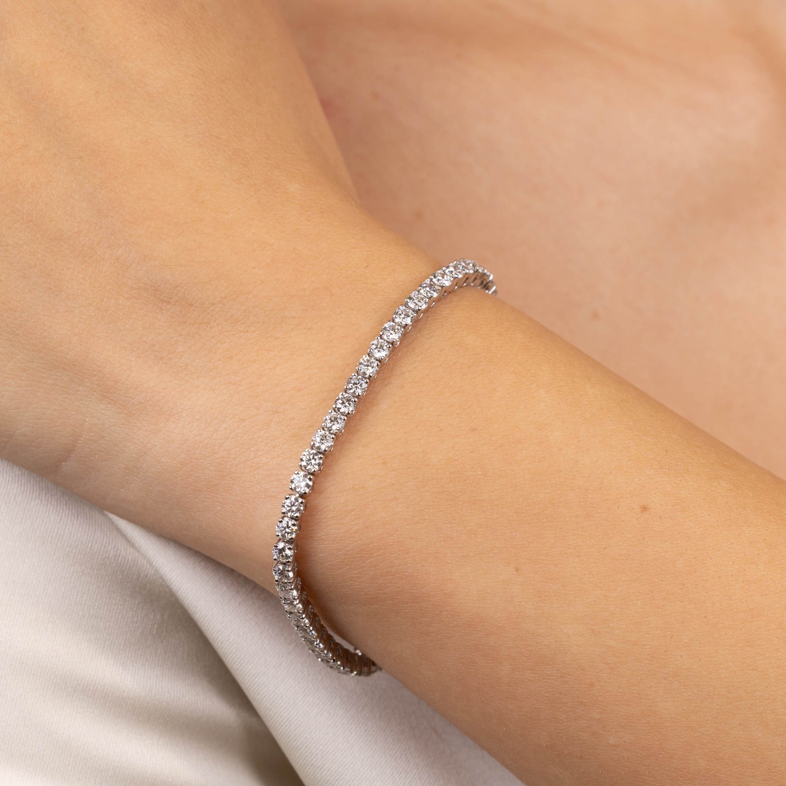  Bratara Aur Alb 18K, Diamante 5.60 Ct 2