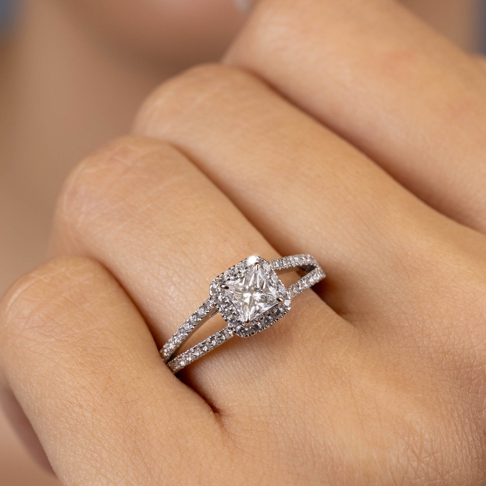  Inel Aur Alb 18k, Diamant Central 0.51 Ct D/VS2, Diamante Laterale 0.58 Ct 2