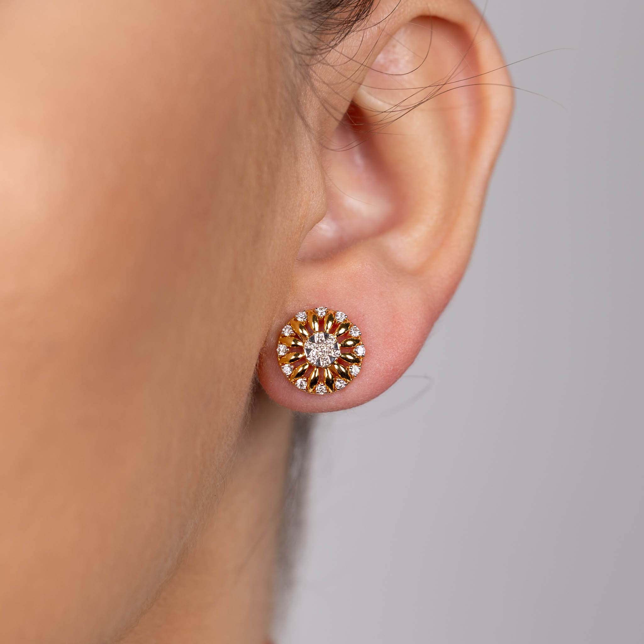  Cercei Aur Galben 18K, Diamante 0.65 Ct 2