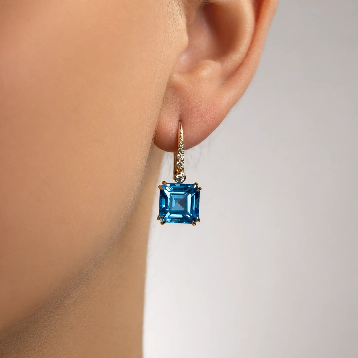 Cercei Aur Galben 14K, Swiss Topaz 10.60 Ct, Diamante Naturale 0.24 Ct FG/VS