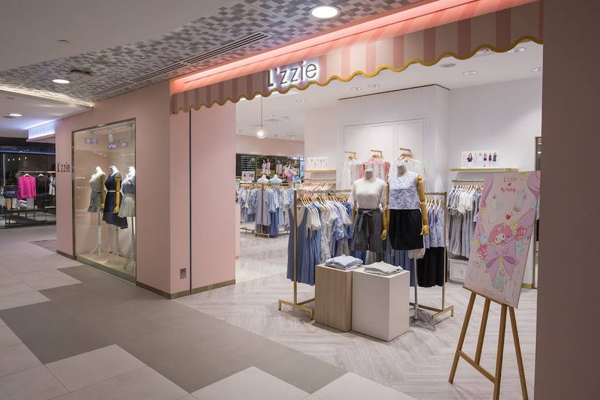 L'zzie at Bugis Junction
