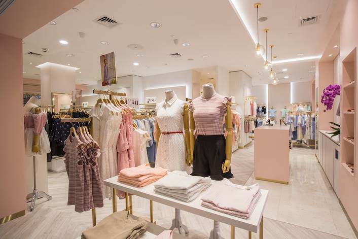 L'zzie at Bugis Junction