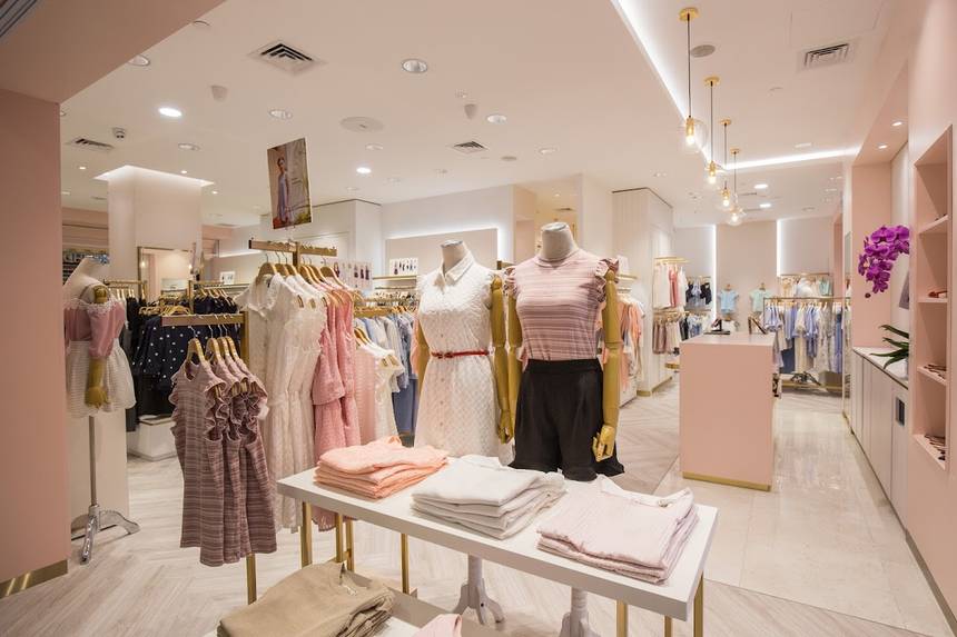 L'zzie at Bugis Junction
