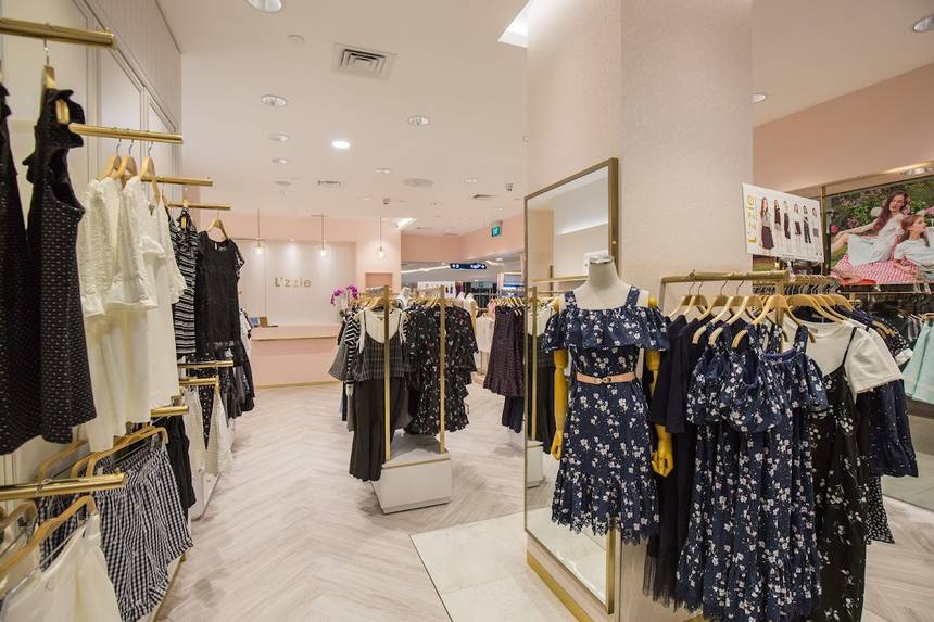 L'zzie at Bugis Junction