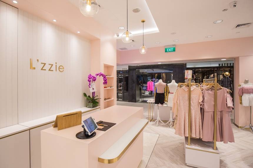 L'zzie at Bugis Junction