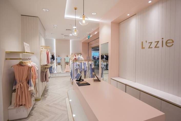 L'zzie at Bugis Junction