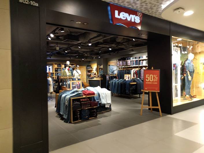 Levis bugis junction top