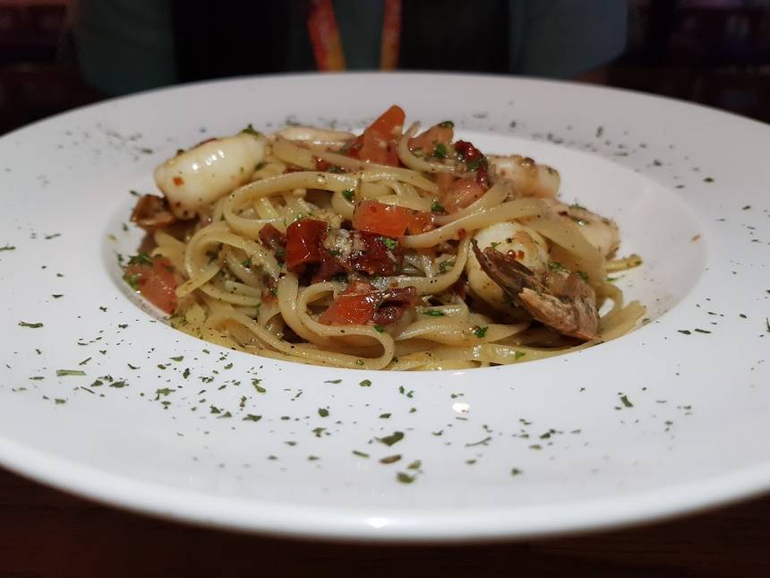 Shuffle Bistro Bar at Clarke Quay