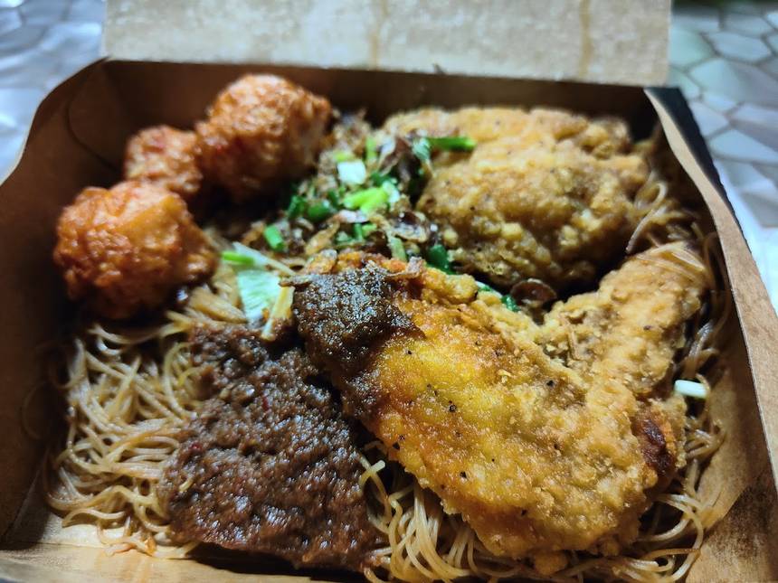 Tip Top Curry Puff at Compass One