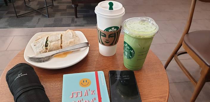 Starbucks at HillV2