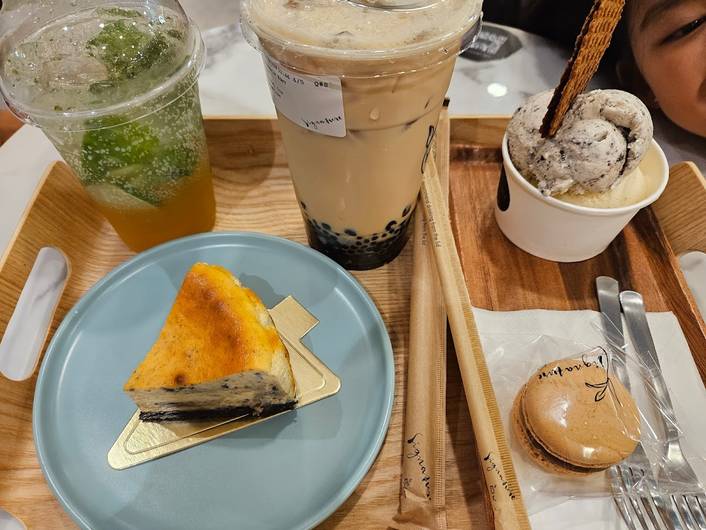 Signature KOI at i12 Katong