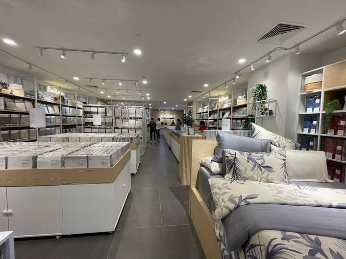 Akemi Outlet at IMM
