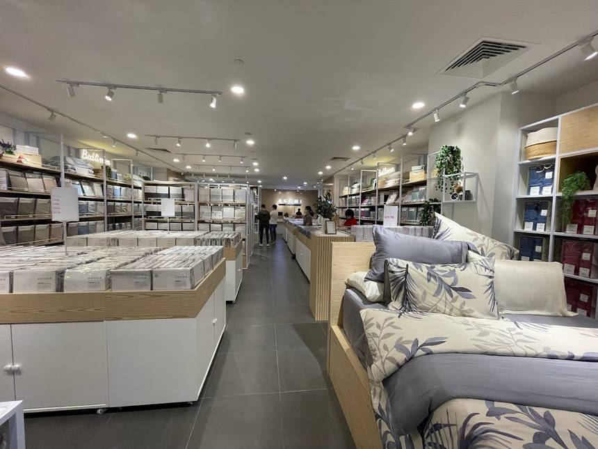 Akemi Outlet at IMM