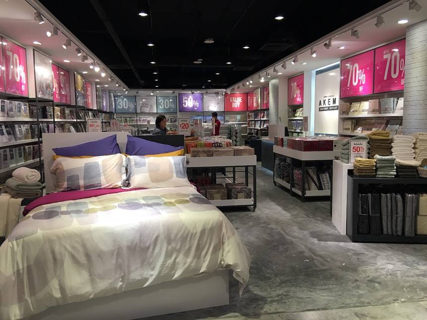 Akemi Outlet at IMM