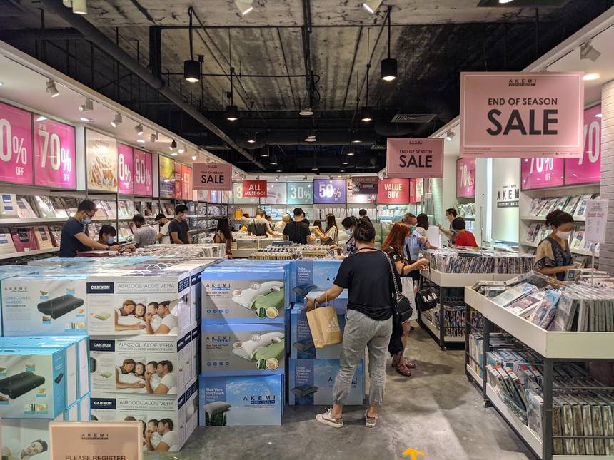 Akemi Outlet at IMM