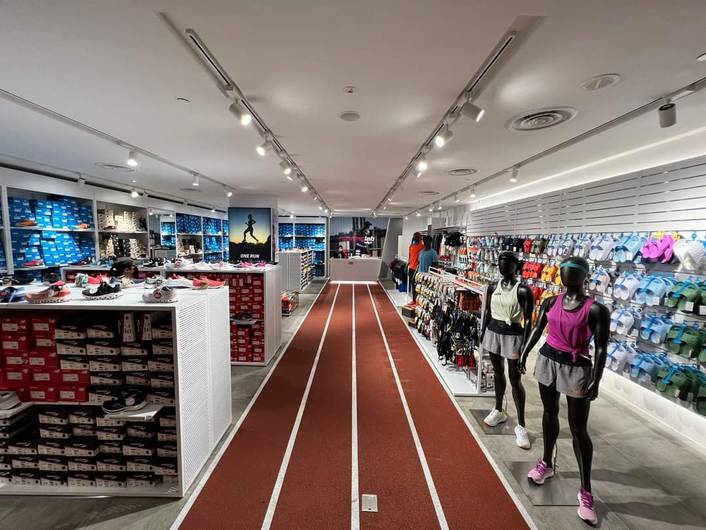Running Lab Outlet at IMM