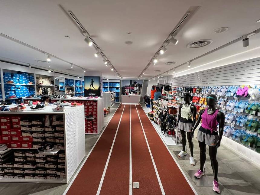 Running Lab Outlet at IMM