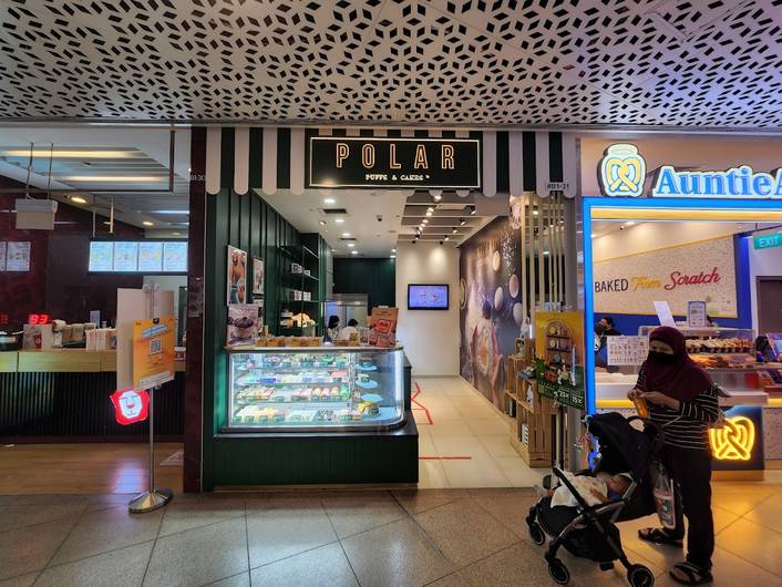 Polar Puffs & Cakes at Jem
