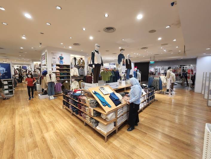 Uniqlo at Jem