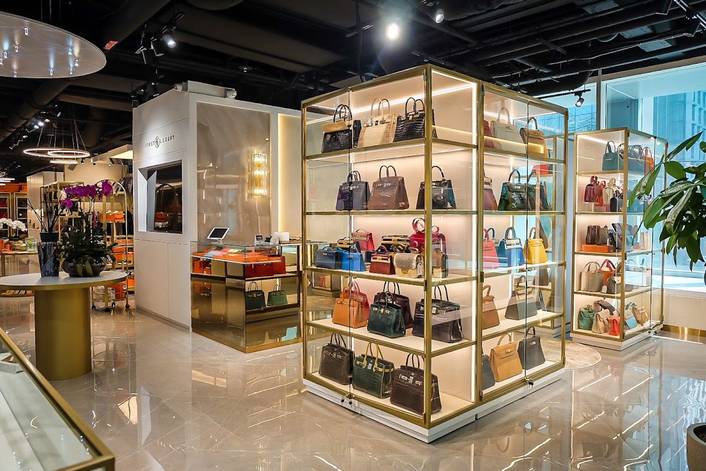 First Luxury at Mandarin Gallery