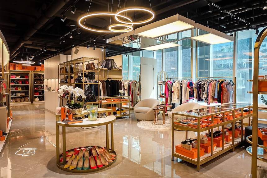 First Luxury at Mandarin Gallery