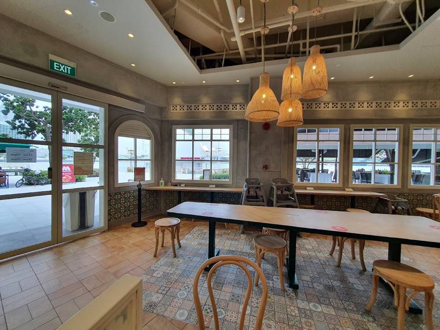 MOS Burger at Millenia Walk