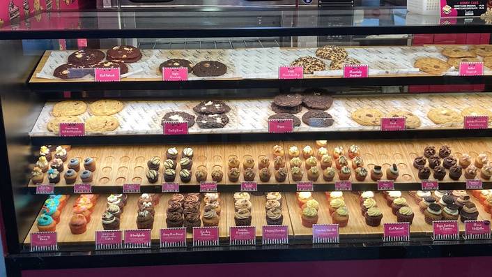 Twelve Cupcakes at One Raffles Place