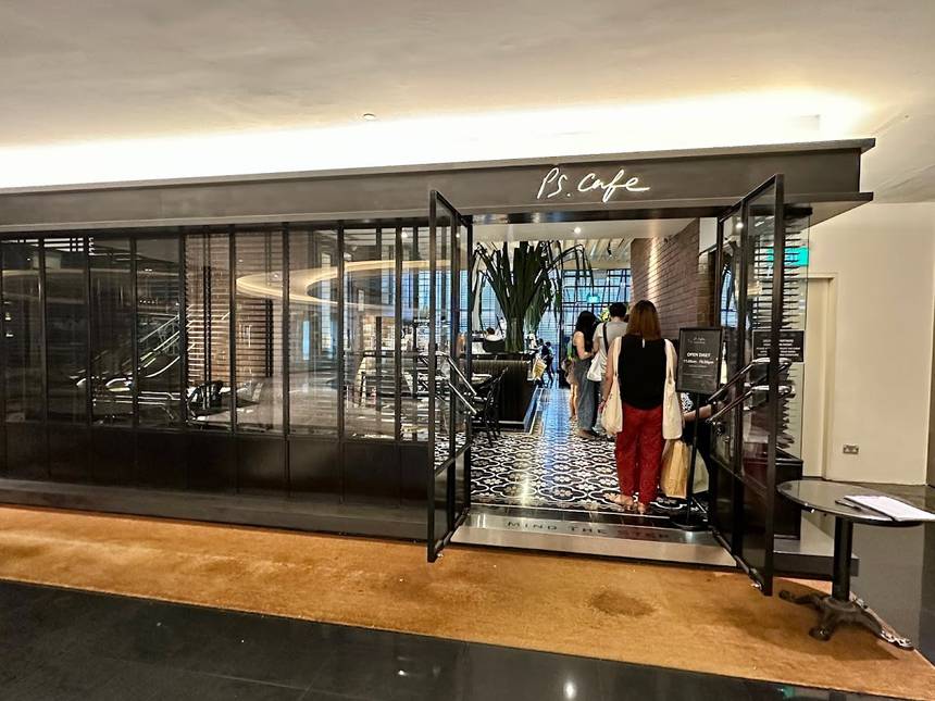 PS.Cafe at Palais Renaissance