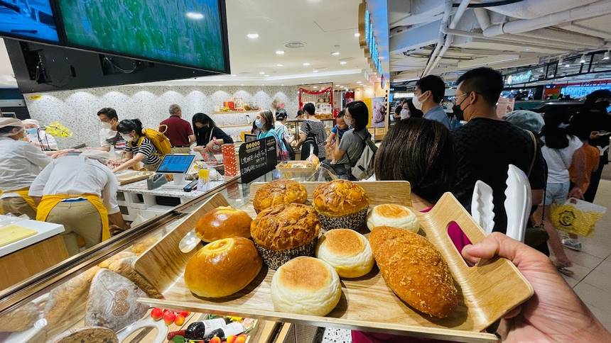 Wu Pao Chun at Paragon
