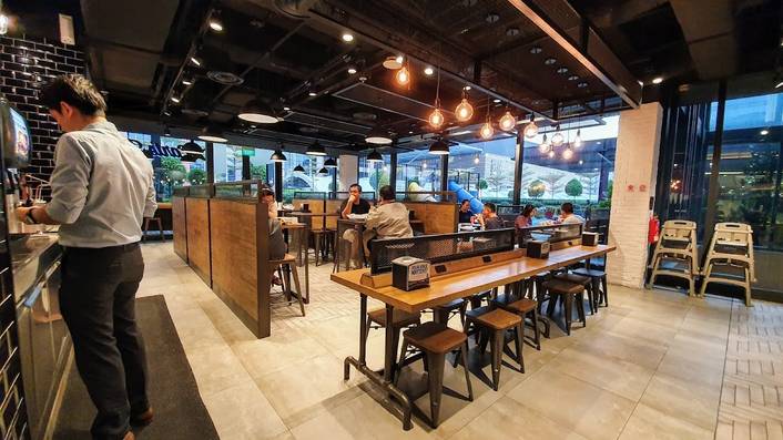 Carl's Jr at Singpost Centre