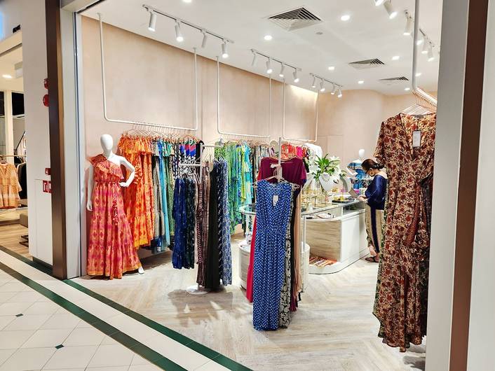 Simone Irani at Tanglin Mall