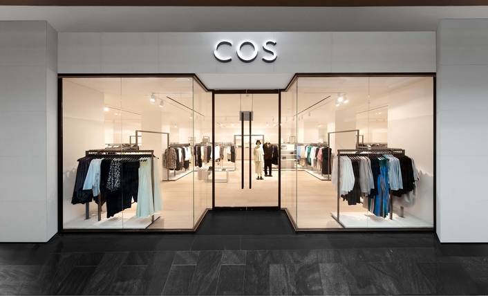 COS at Shoppes at Marina Bay Sands store front
