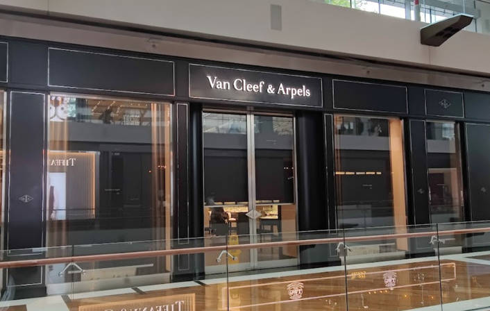 Van Cleef & Arpels at Shoppes at Marina Bay Sands store front