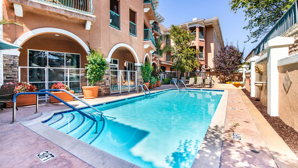 Atria Grand Oaks outside swimming pool