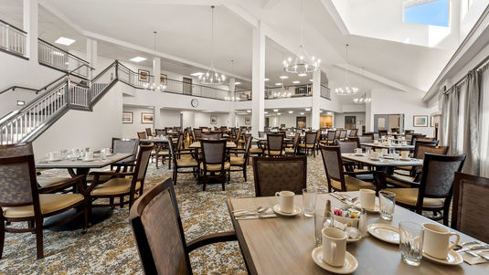 restaurant style dining room atrium with table top seating