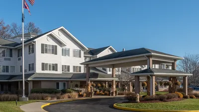 Holiday Alexis Gardens exterior