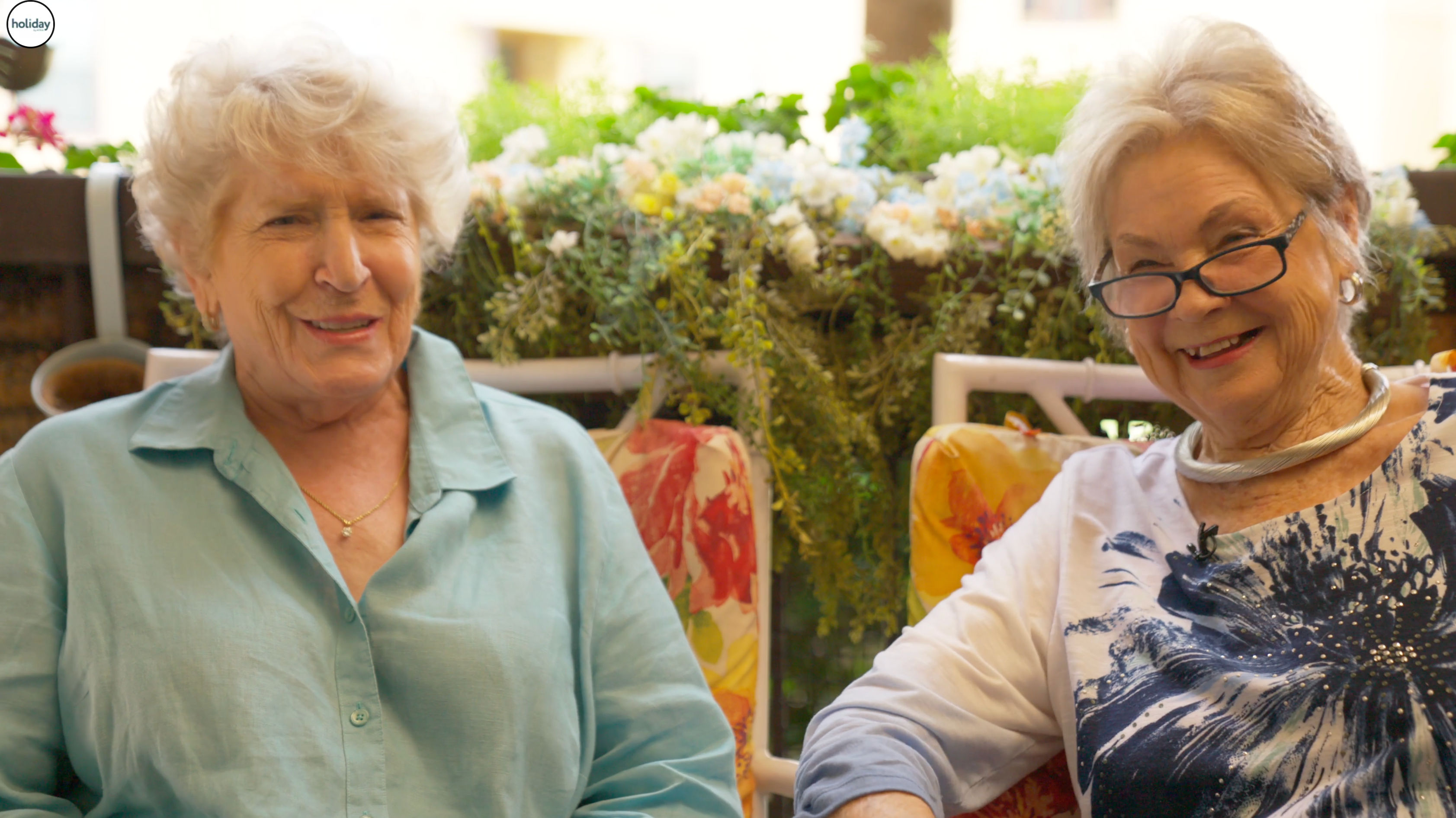 two senior women friends at Holiday by Atria