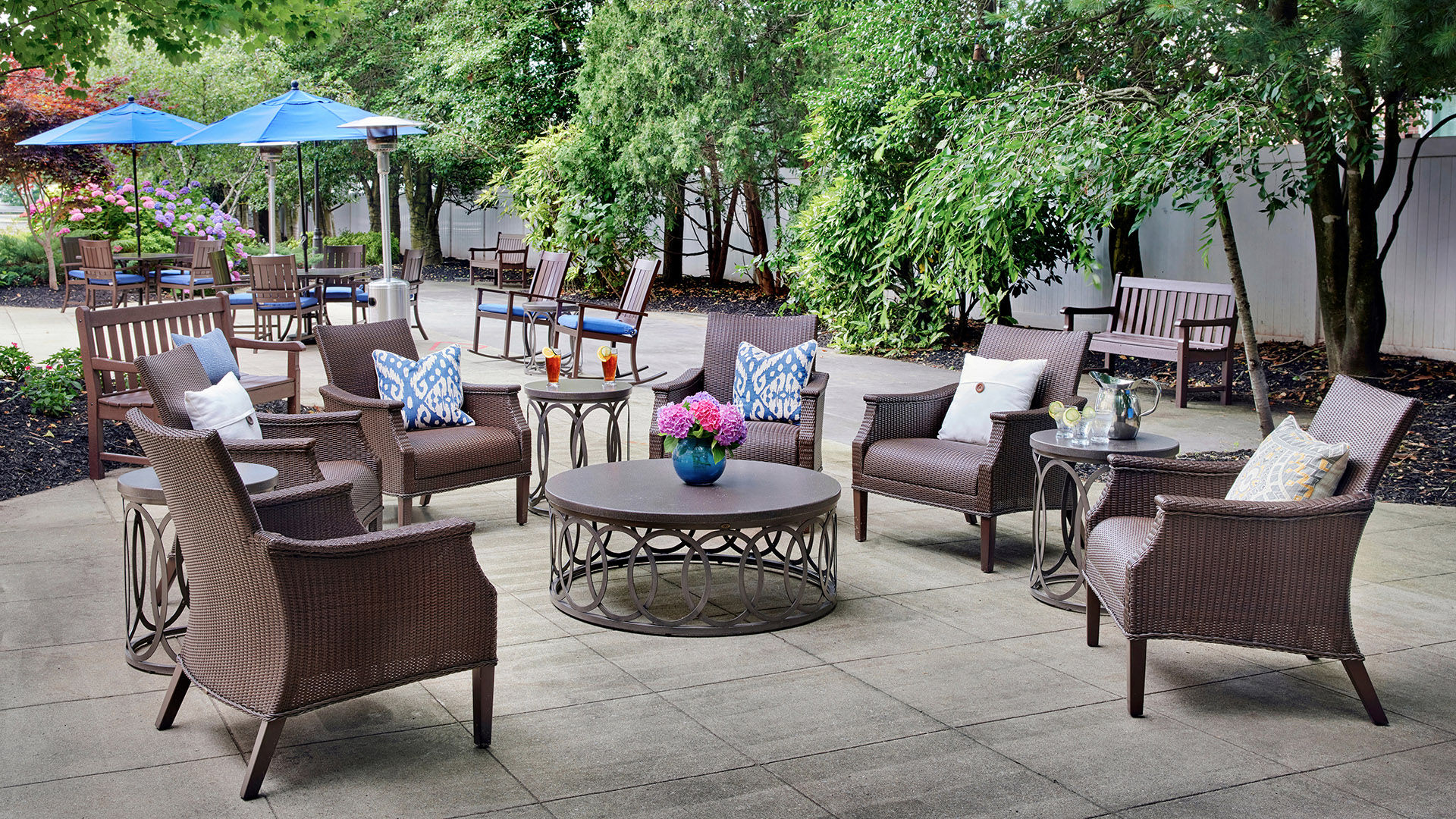 Atria Park of Lynbrook courtyard seating area