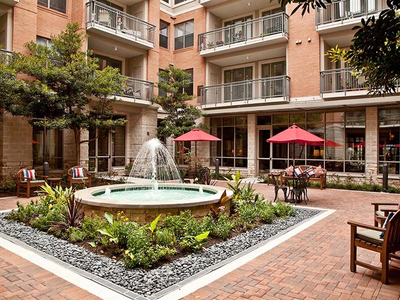 Courtyard at Atria at the Arboretum