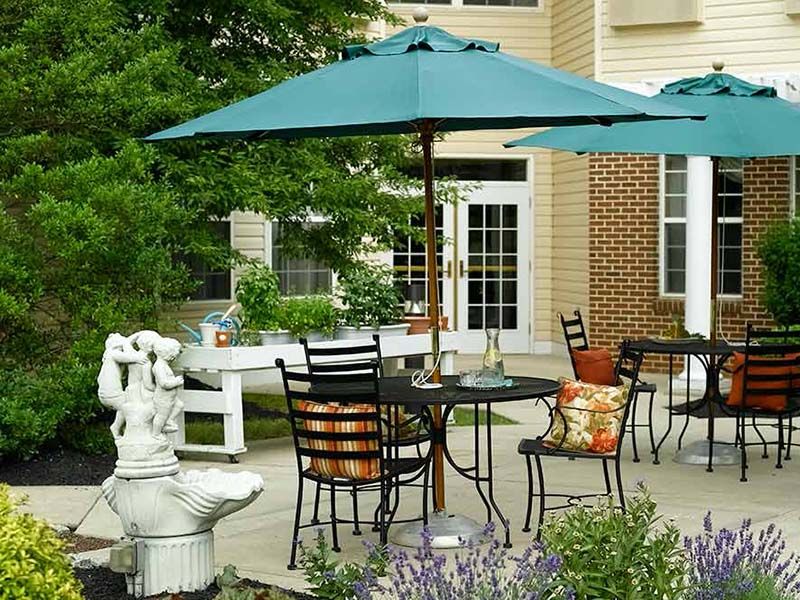 Exterior patio at Atria Bethlehem