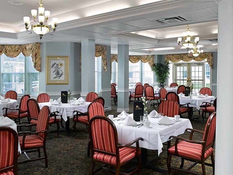 Atria Tinton Falls dining room