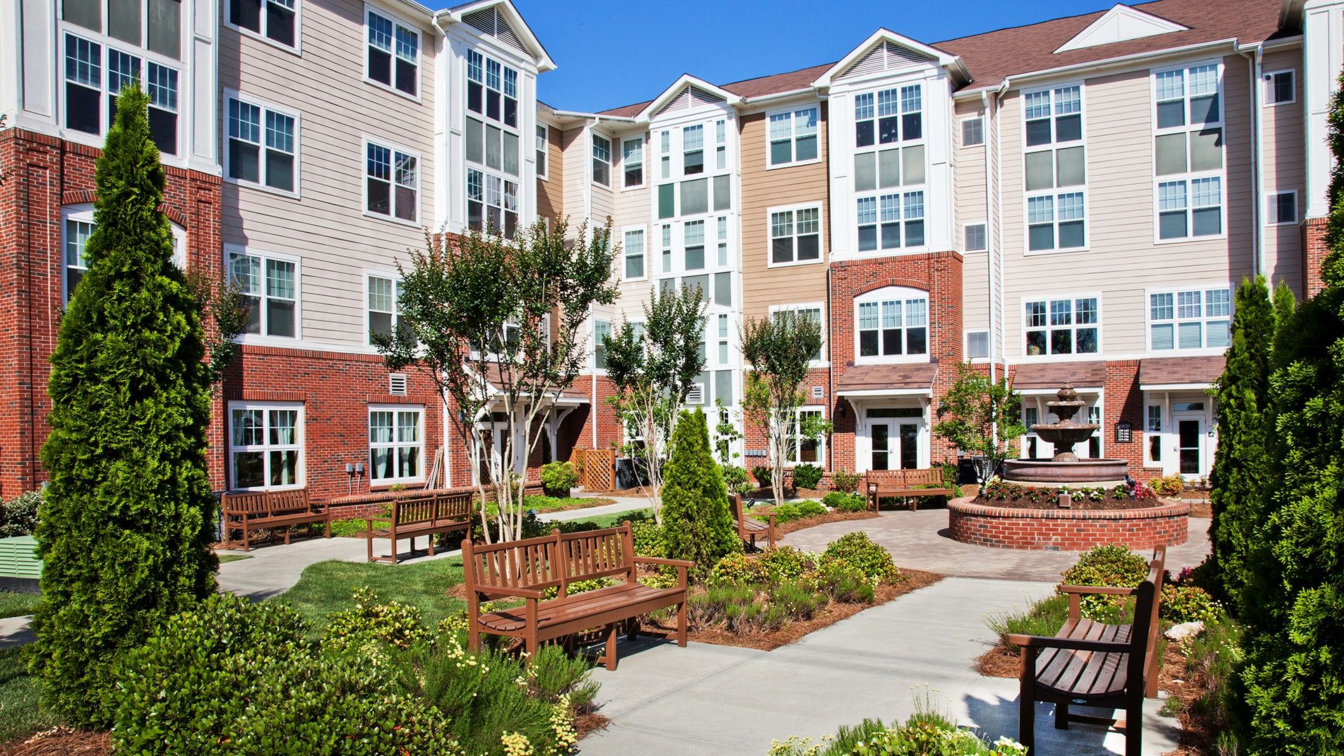 Atria Oakridge courtyard and fountain