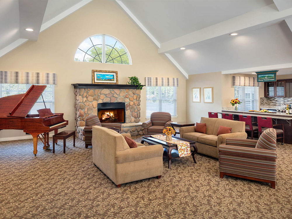 Senior living community living room at Atria Larson Place