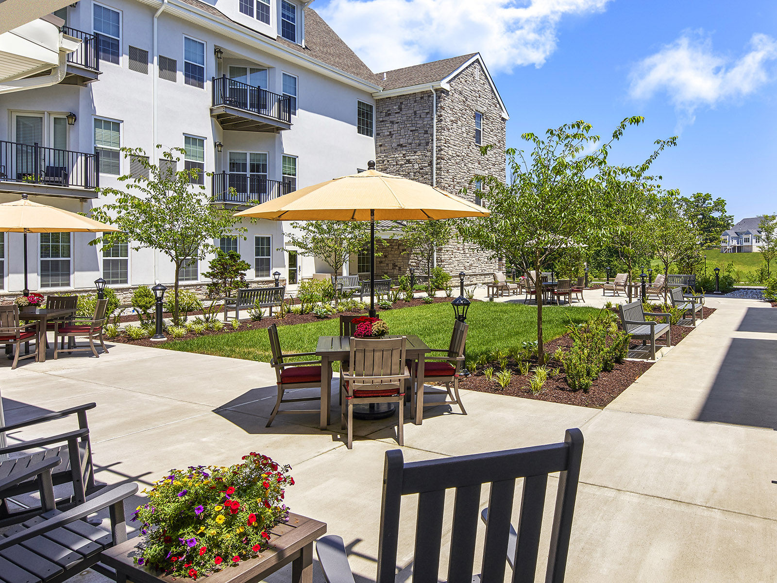 Atria Lafayette Hill Courtyard