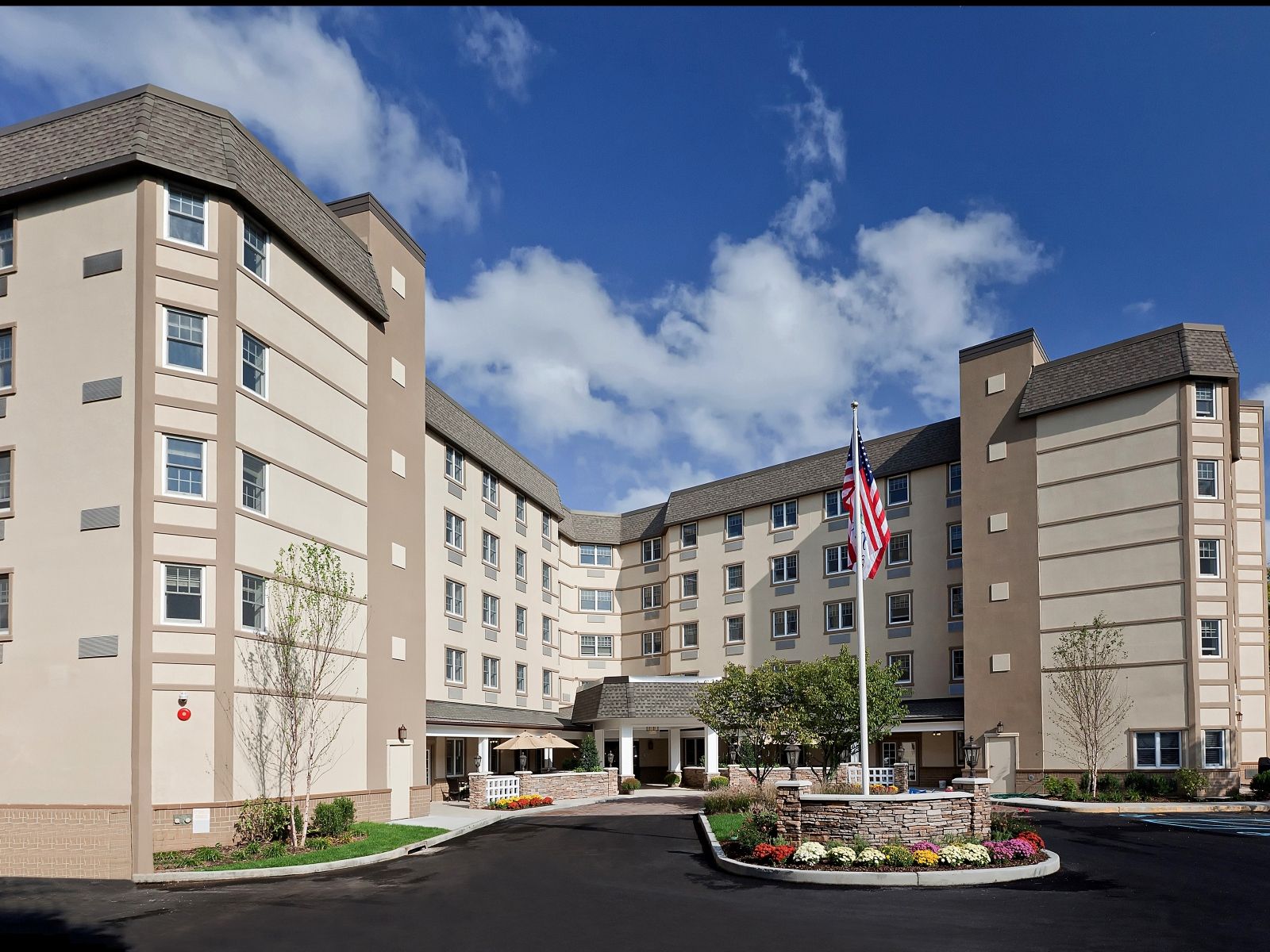 Exterior view of the Atria Glen Cove retirement community