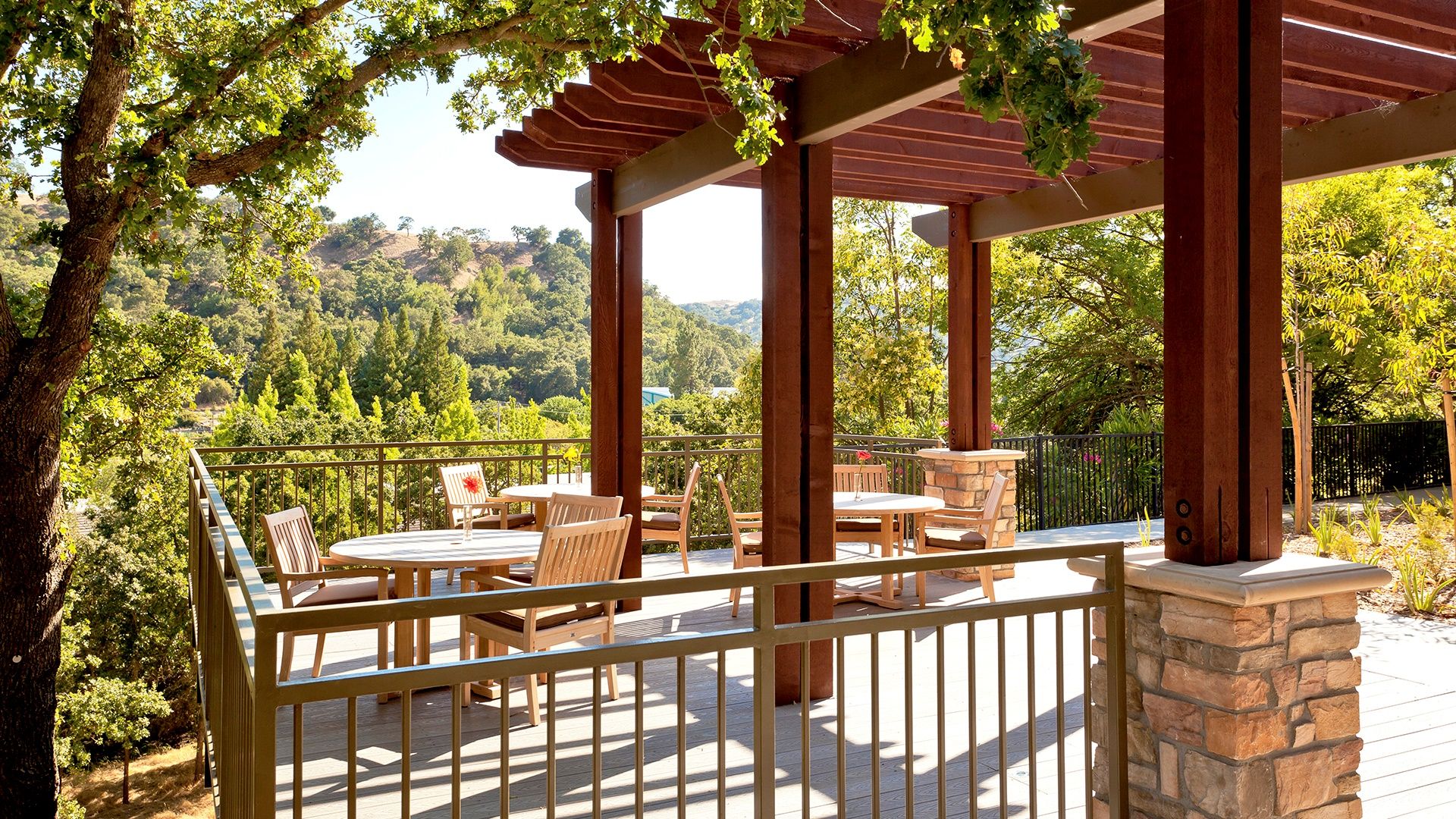 Atria Walnut Creek outdoor patio