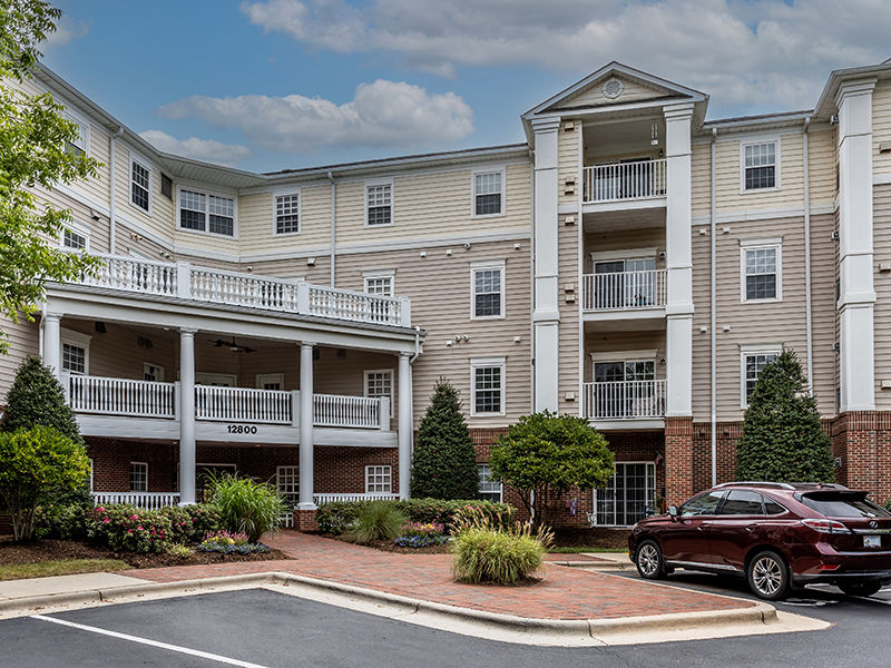 Exterior view of the Holiday Gardens at Wakefield senior living community