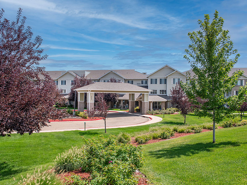 Exterior of Holiday Highland Trail senior living community