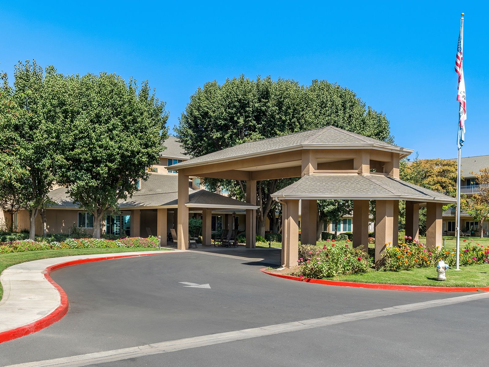 Exterior view of the Holiday Sierra Hills senior living community