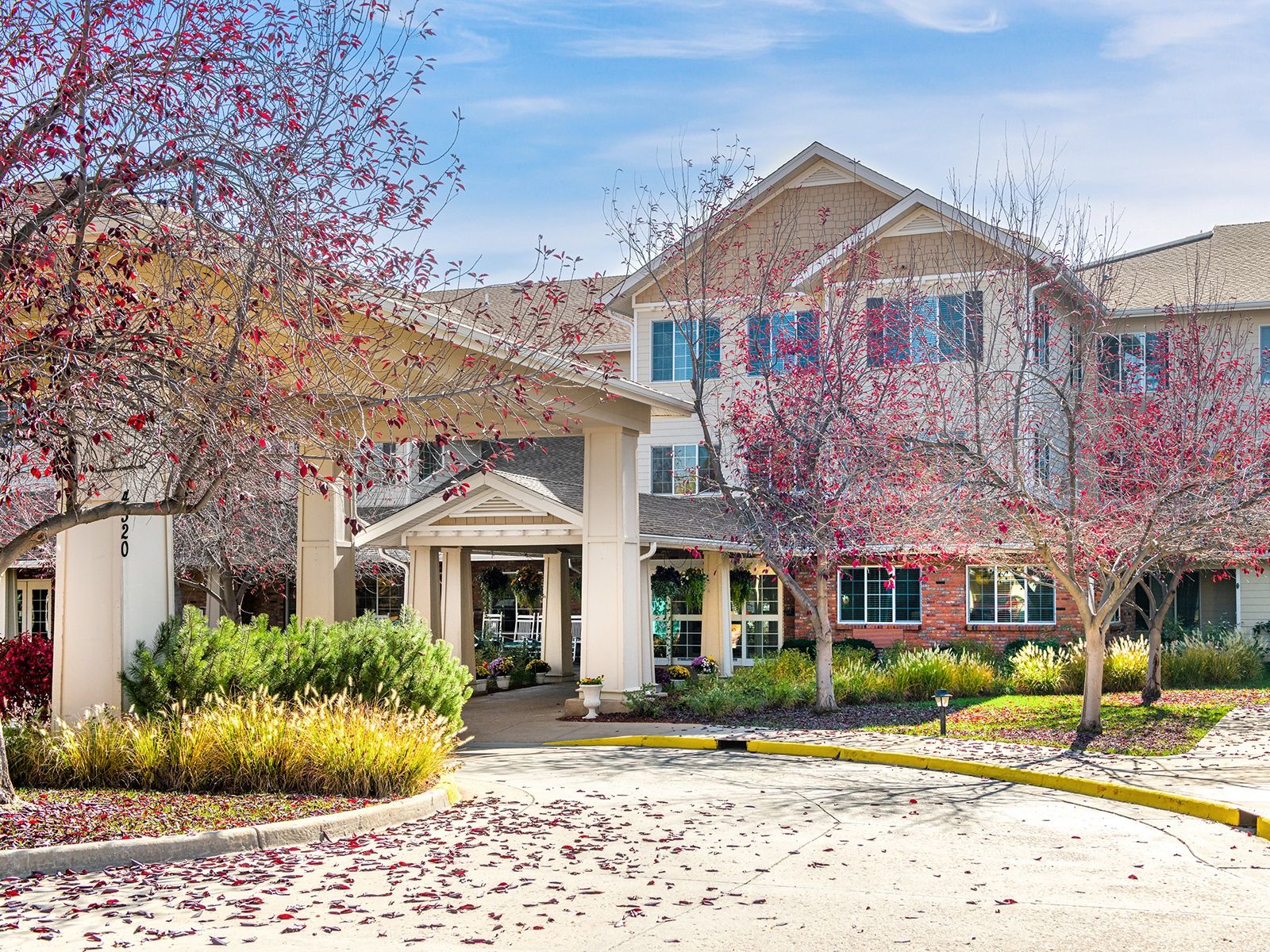 Exterior view of the Holiday Sugar Valley Estates senior living community